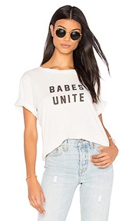 Футболка с рисунком babes unite - AMO Футболка AMO