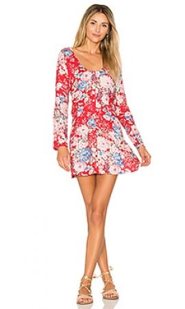 Платье  - Красный цвет