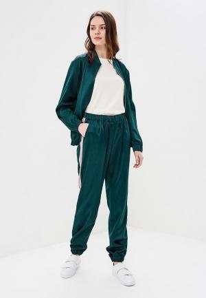 Костюм  - зеленый цвет