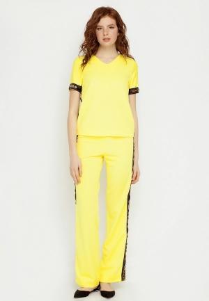 Костюм  - желтый цвет