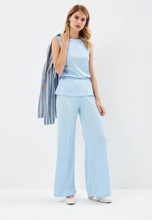 Костюм  - голубой цвет