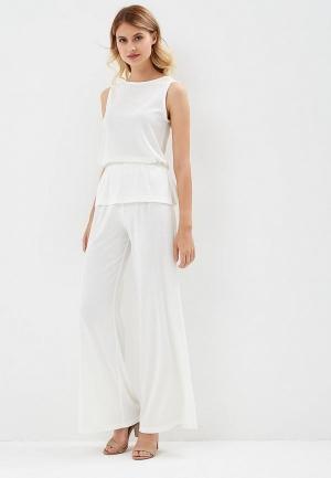 Костюм  - белый цвет