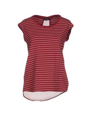 Футболка  - Красный цвет