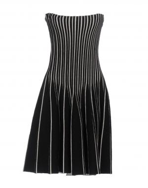 Короткое платье  - Черный цвет