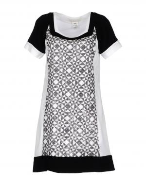 Короткое платье  - Черный цвет