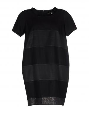 Короткое платье  - Черный цвет