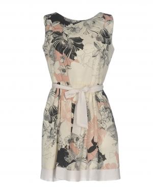 Короткое платье  - Белый цвет