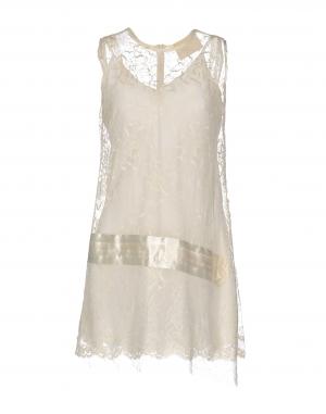 Короткое платье  - Бежевый цвет