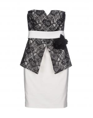 Короткое платье  - Белый цвет