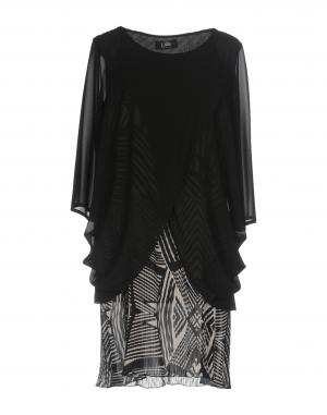 Короткое платье  - Черный цвет