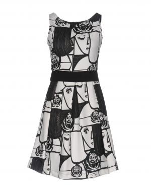 Короткое платье  - Белый цвет