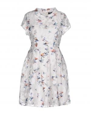 Короткое платье  - Белый цвет
