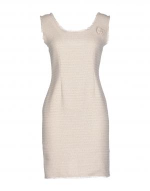 Короткое платье  - Бежевый цвет