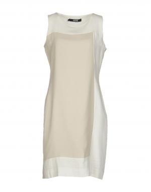 Короткое платье  - Бежевый цвет