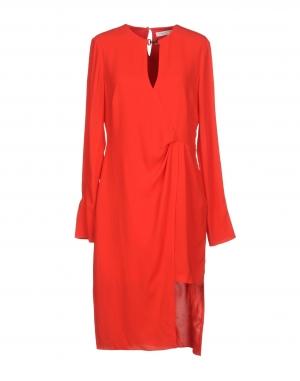 Короткое платье  - Красный цвет