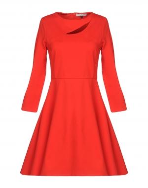 Короткое платье  - Красный цвет