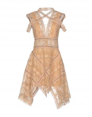 Короткое платье  - Бежевый цвет