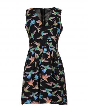 Короткое платье  - Черный цвет