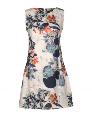 Короткое платье  - Белый цвет