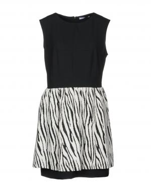 Короткое платье  - Черный цвет