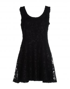 Короткое платье  - Черный цвет