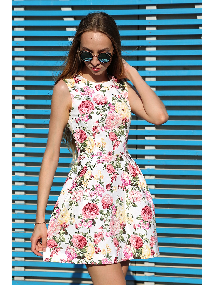 Платье  - белый цвет