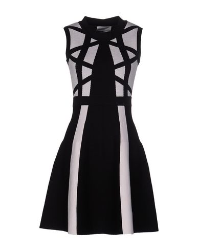 короткое платье  - Черный цвет