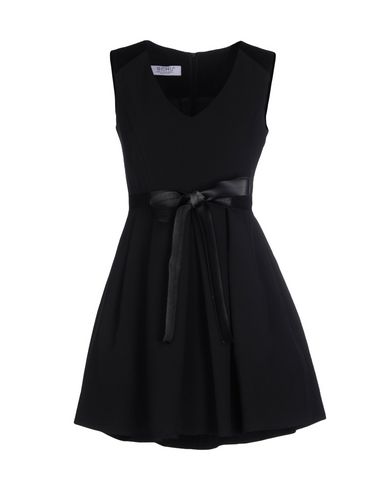 короткое платье  - Черный цвет