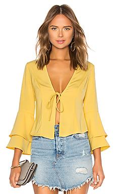 Футболка by the way.