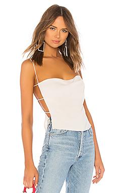 Футболка by the way.