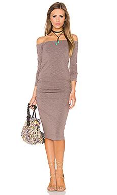 Платье MONROW Платье MONROW