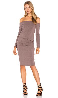 Платье MONROW Платье MONROW