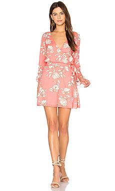 Платье MINKPINK Платье MINKPINK