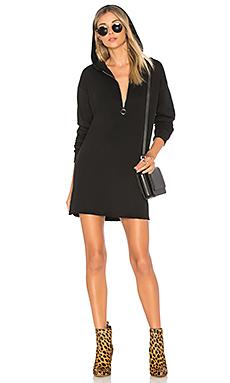 Платье by the way.