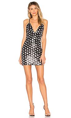 Платье by the way.