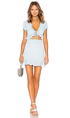 Платье by the way.