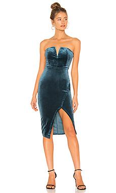 Платье by the way.