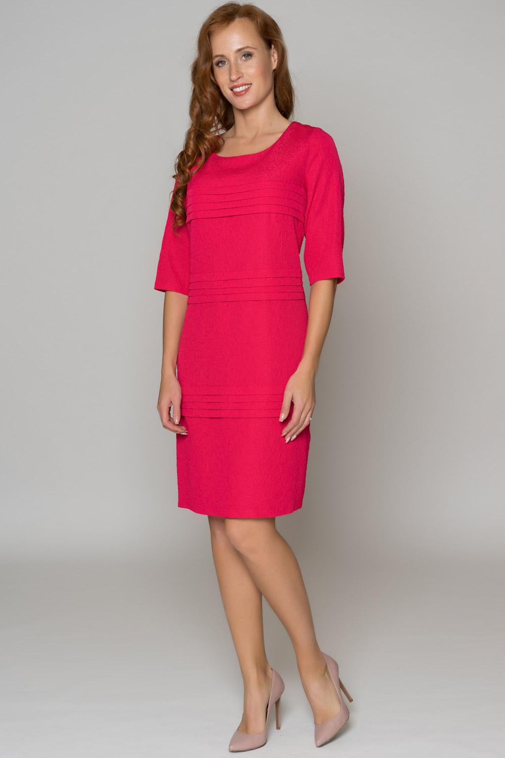 Платье  - красный цвет