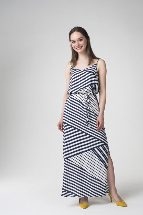 ZARINA Платье макси в полоску на тонких бретелях Платье ZARINA