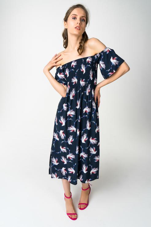 ZARINA Платье миди с открытыми плечами и принтом Платье ZARINA