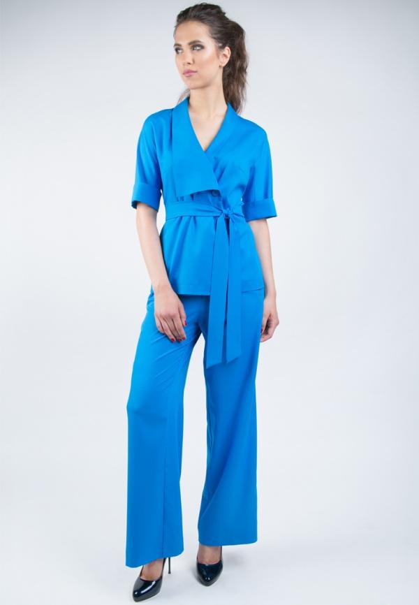 Костюм  - голубой цвет