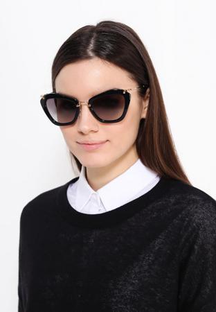 Солнцезащитные очки Miu Miu