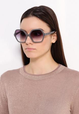 Солнцезащитные очки Prada