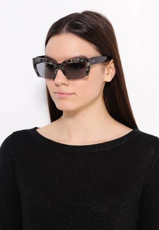 Солнцезащитные очки Miu Miu