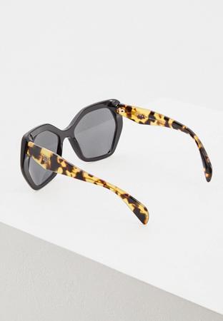 Солнцезащитные очки Prada
