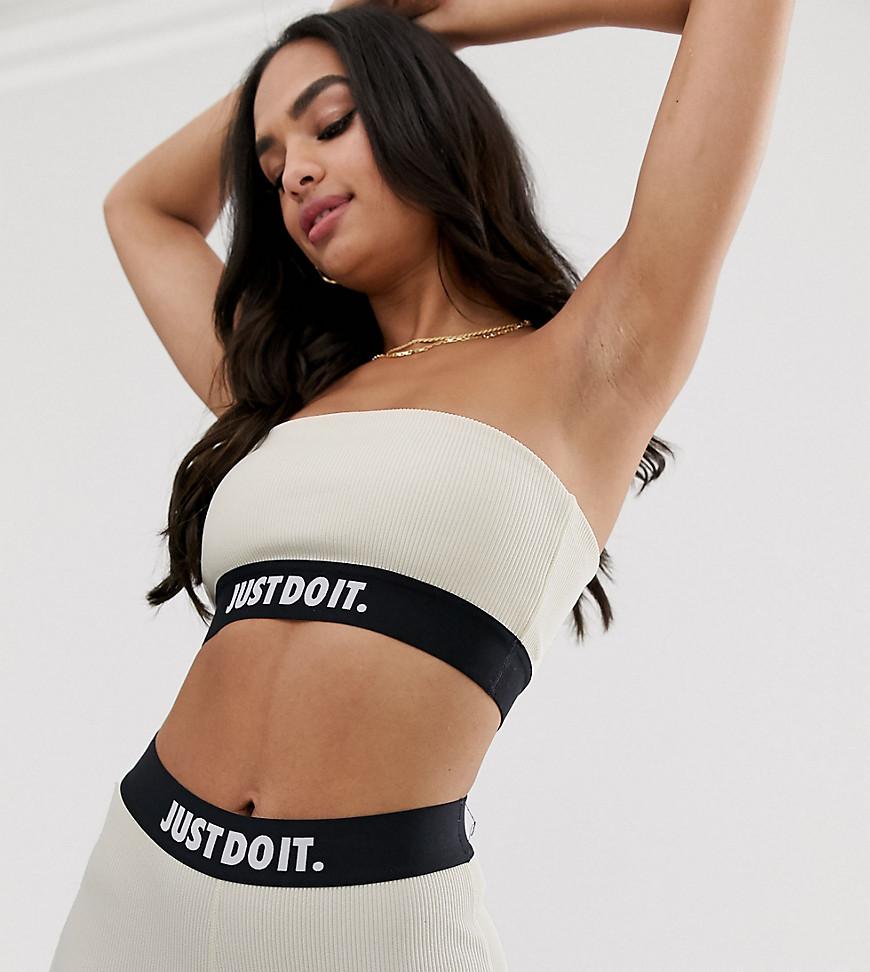 Топ Nike