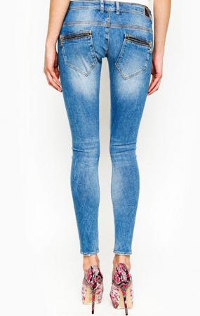 Джинсы Guess