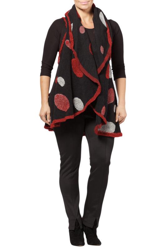 Жилет  - Черный цвет