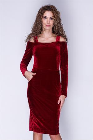 Платье  - красный  цвет