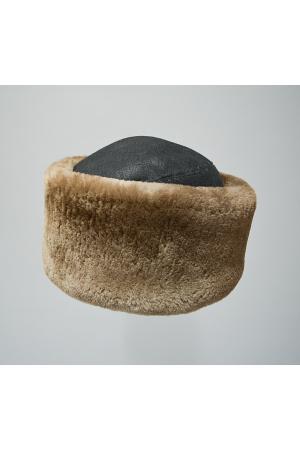 Шапка  - черный цвет